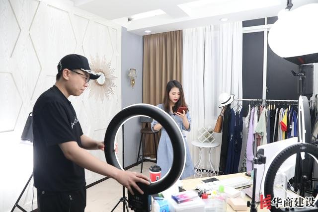 小型直播間該怎么裝修，如何用最低成本開啟直播之路