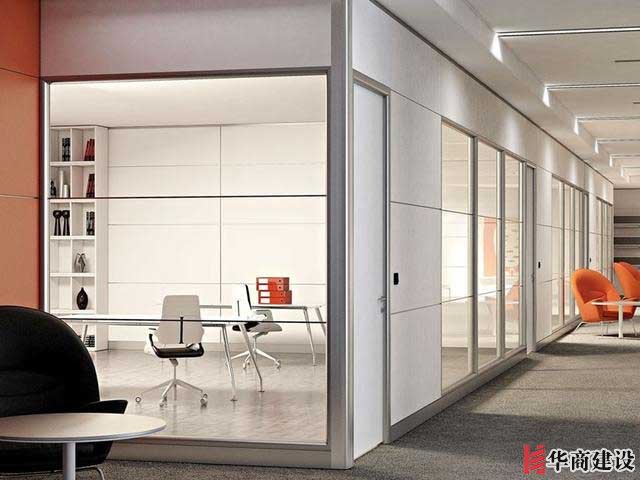 在廣州辦公室裝修為什么流行玻璃隔斷？