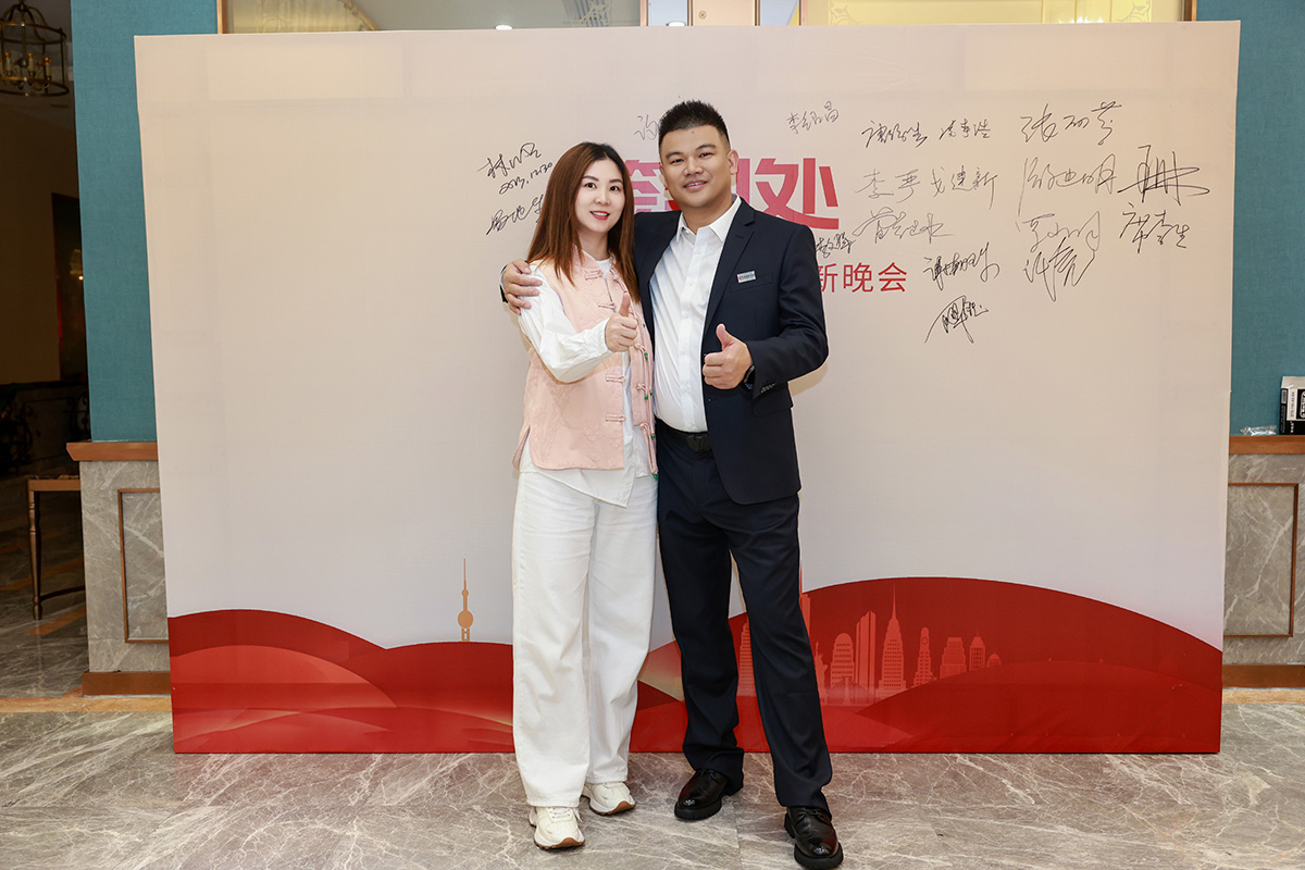 華商建設(shè)集團(tuán)辭舊迎新晚會(huì)，攜手同行，再創(chuàng)輝煌